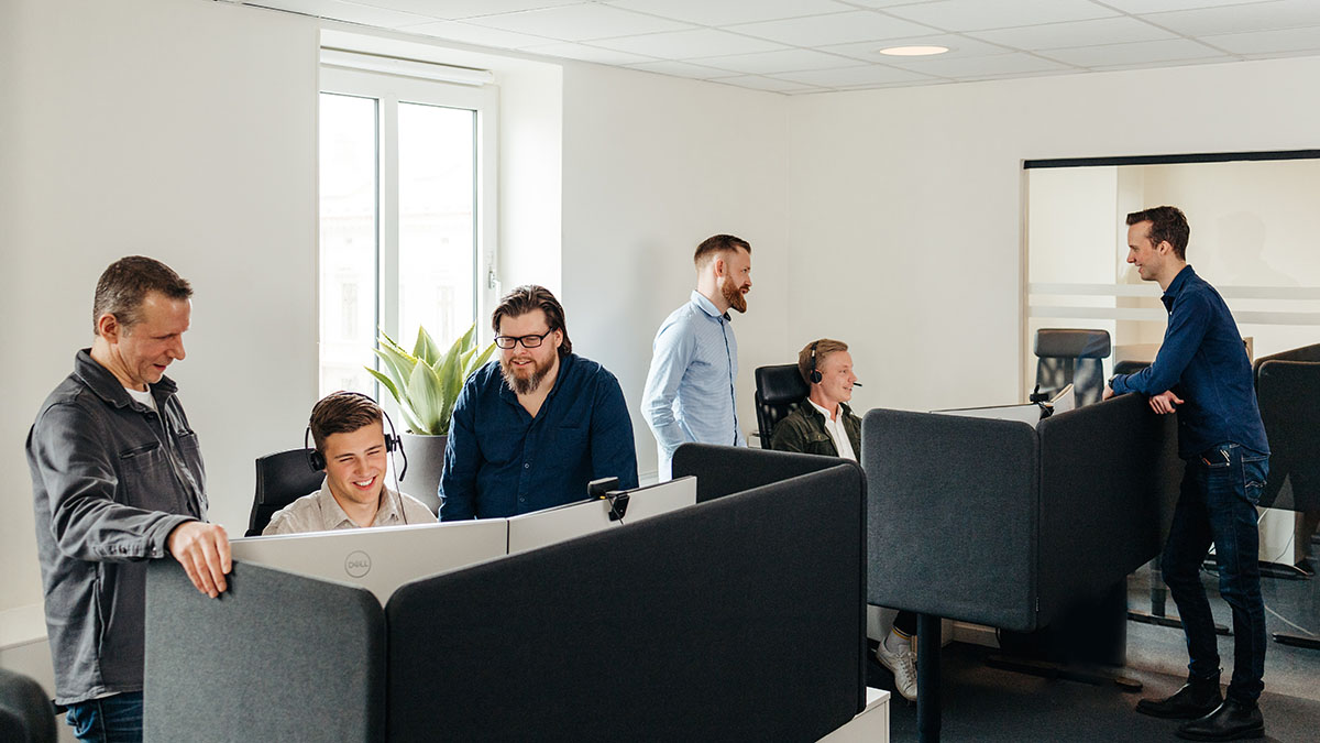 Kontor med glada medarbetare
